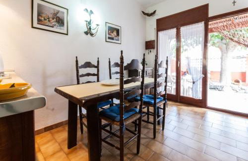 Peaceful Holiday Home in Costa Brava With Private Pool - Foto 14