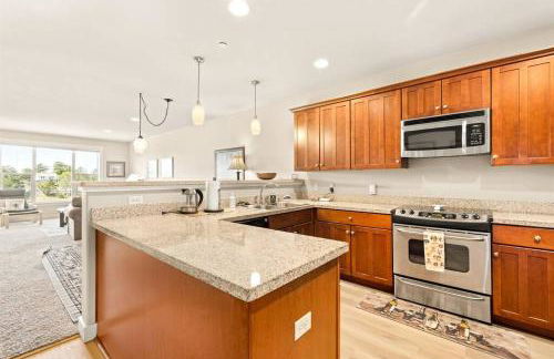 Seaside Waterfront condo walking to downtown and beach - Foto 21