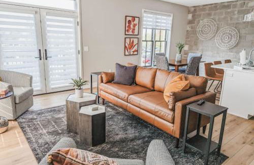 New Beautiful 8th Street Condo with 2 Balconies George 203 - Photo 3