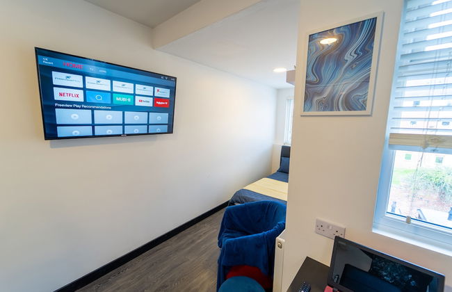 Modern Studio 10 Mins on Train to City! - Photo 10