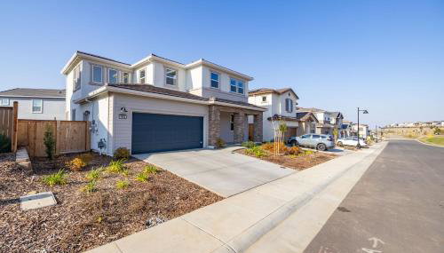 Modern Charming 4BR Home, Family Friendly, Office Space, Fast WiFi, Free Parking - Foto 3