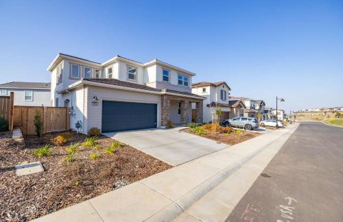 Modern Charming 4BR Home, Family Friendly, Office Space, Fast WiFi, Free Parking - Foto 3