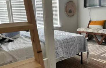 Cozy 2BR with King Bed 3 min to Beach - Foto 11