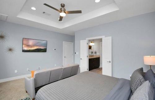 Skyline Views - Sleeps 10 Home Near Downtown - Photo 34