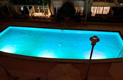 Channelside Luxury Retreat Spacious 2BR 2BA Condo with Pool, Balcony, Sauna & Gym - Foto 15