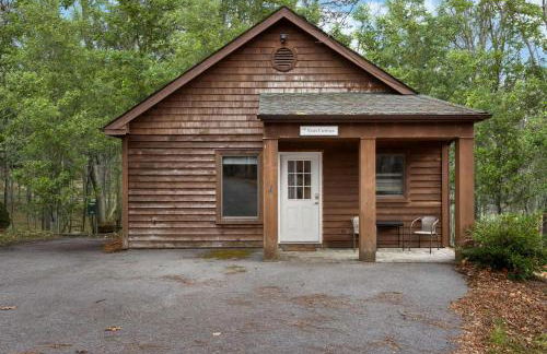 Two Cabins Retreat in Woods Resort - Dog-Friendly - Foto 8