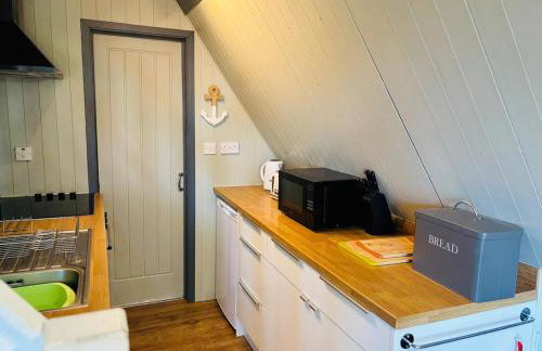 Kingsdowns Top Family Chalet, stunning and cosy interiors, indoor heated pool, mini golf, tennis court, BBQ and beach! - Foto 5