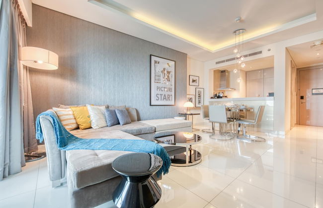 Maison Privee - Cool Dubai Apt next Burj Khalifa & Design District - Photo 1