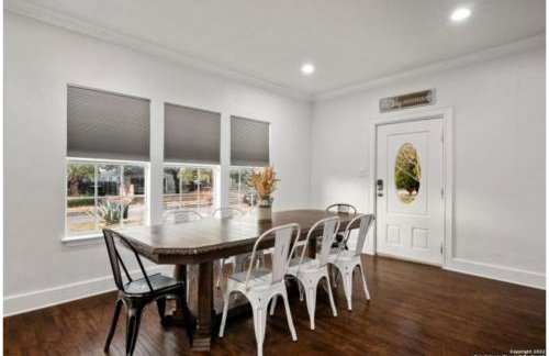 Experience Serenity in a 4BR3BA Downtown Home - Foto 10