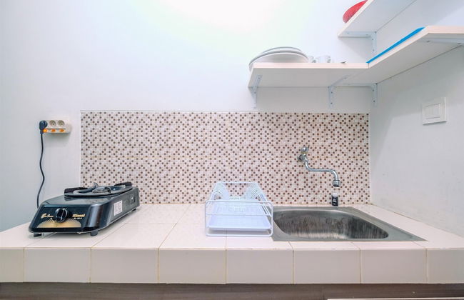 Comfortable and Minimalist Studio at Dave Apartment - Photo 4