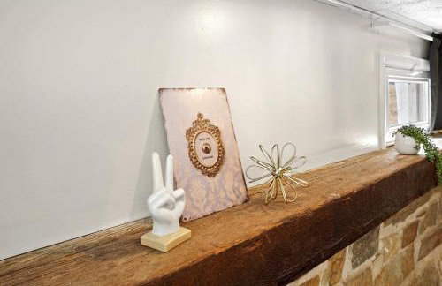 Comfort, Fun, & Charming - 5BR Oasis with Pool - Foto 63