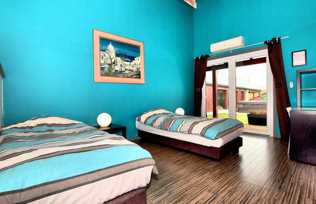 Beautiful Villa with Heated Outdoor Pool, Sauna, Hot Tub in Forest - Photo 5