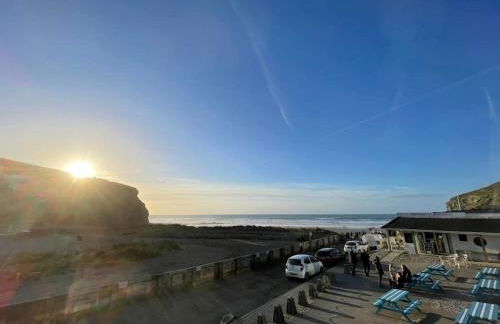 Whispering Waves in Porthtowan, Beachfront Apartment - Photo 26