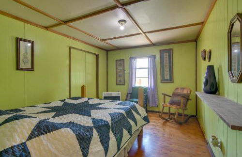 Serene Green Forest Hideaway with Spacious Yard - Foto 14