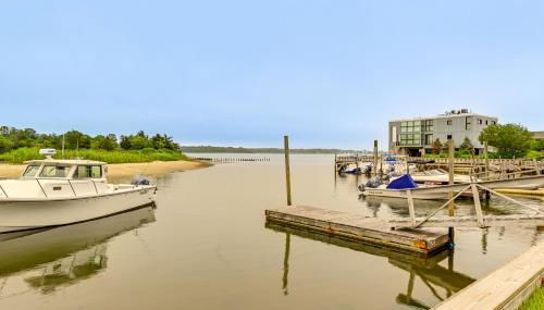 Bayfront East Quogue Retreat with Private Boat Dock - Foto 3
