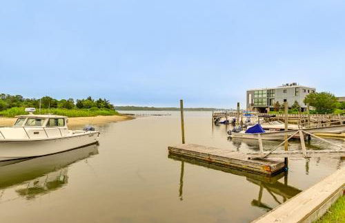 Bayfront East Quogue Retreat with Private Boat Dock - Foto 3