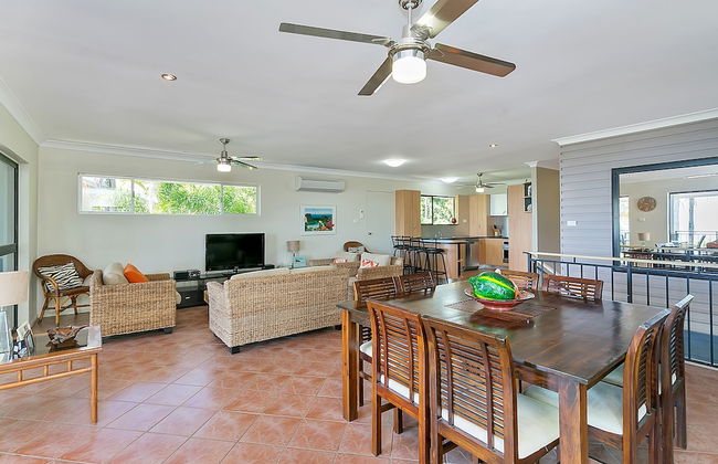 Dolce Vita Beachfront Holiday House - Photo 7