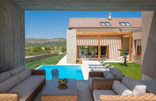 Luxury Villa Silence with Heated Pool - Photo 11