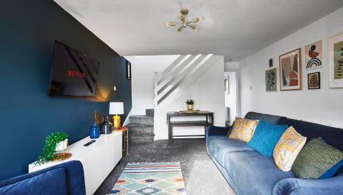 Charming 2 bed home, quiet village + free parking - Foto 1