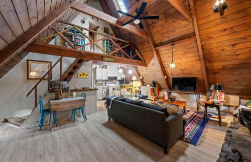 A-Frame with VIEWS - Walk to Downtown and Park - Pets OK - Foto 45