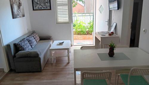 Babaloo Beach Apartments - Photo 4