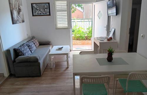 Babaloo Beach Apartments - Photo 4