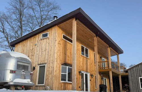 Secluded Private Retreat with Cabin & Vintage Airstream - Foto 11