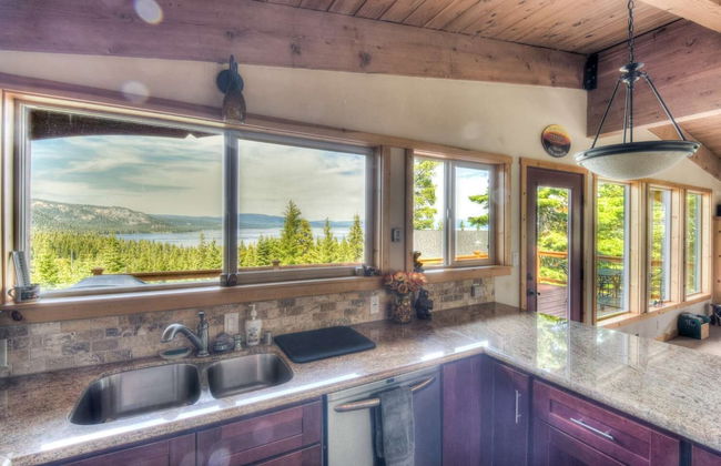 Chamberland Getaway Lake Views w/ Deck! - Foto 7