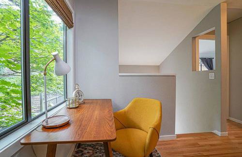 Sunlit contemporary Bellevue Home w a Lush Garden - Foto 25