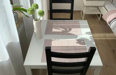 Top Modernes 1-Zimmer-Apartment mit Küche, Parkplatz, kostenfreiem WLAN und Netflix - Foto 7