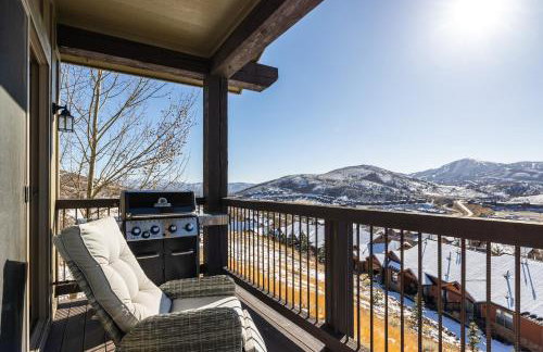 Private Hot Tub, Minutes to Ski, Cozy Getaway, Beautiful Condo- Large 3BR, Private Garage! - Photo 35