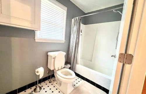 Secluded Farmhouse Retreat - Groups & Pets Okay! - Photo 13