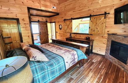 Luxe Cabin with Game Room, Hot Tub & Firepit - Foto 22