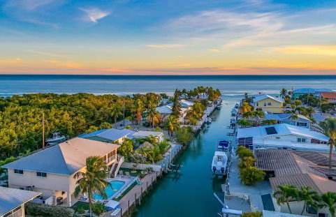 NEW!Paradise PalmsDockPoolKayaks GrillView! - Foto 41