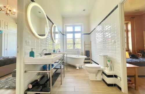 Bourgeois House - 16 personnes, Piscine, 6 chambres, 8 lits, 4 SDB, Centre-ville, CLIM - Foto 70