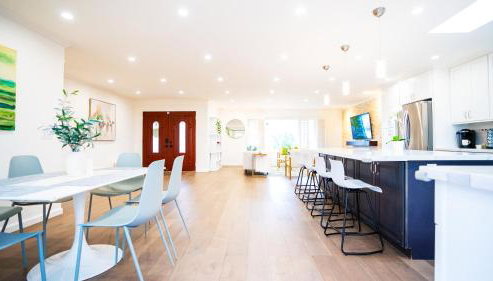 Grand Lux 4BR Prime Location & Serene Yard - Foto 2