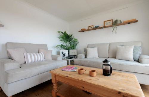 Hot Tub With A View - Christchurch Harbour - Photo 4