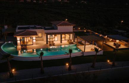 Villa Anassa - Luxurious 4-Bedroom Villa with Private Pool by Temma Villas - Photo 20