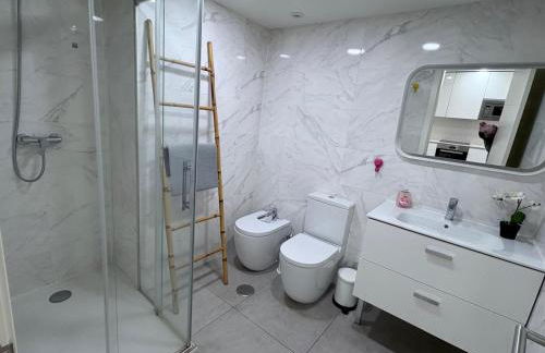 Apartamento en primera línea de playa, con piscina y garaje en Torrox Costa - Photo 17