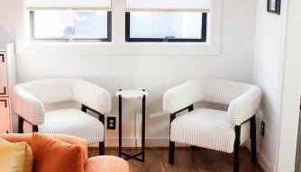 Entire house New Reno w AC Pet friendly gated back - Foto 2