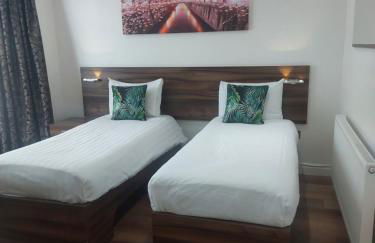 Langley House 5 mins from langley train station - Foto 12