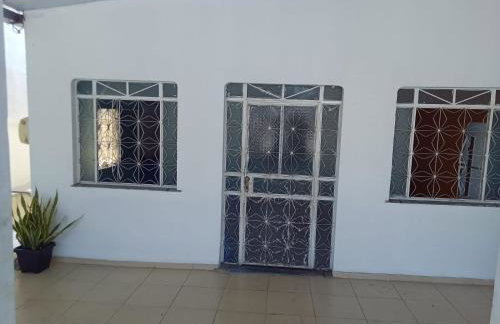 Casa com 3 quartos e varanda - Foto 1