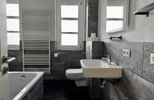 Premium Quartier - Modernes Apartment, 2 Schlafzimmer, WLAN, Parken, Küche - Foto 13