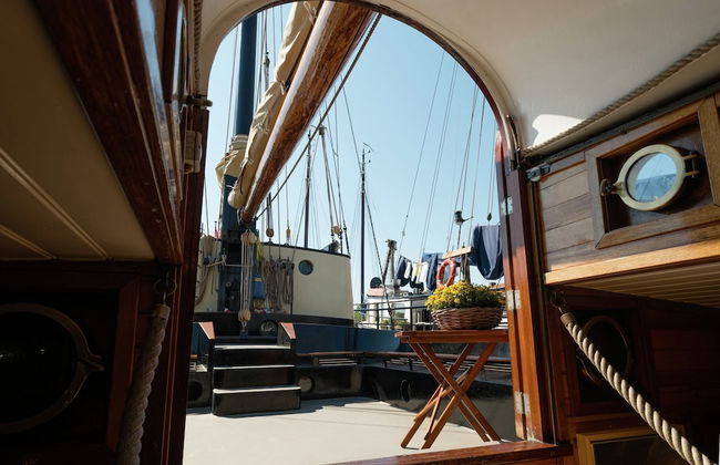 Boat in Leiden Near City Center & Museums - Foto 34