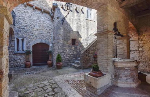 Lovely Apartment In Civitella Del Lago - Foto 24