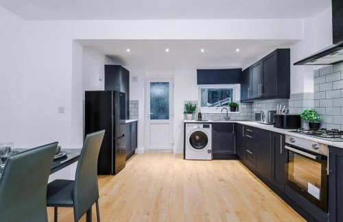 Comfy 3-BR Wirral Home | Free Parking & Wi-Fi - Foto 77