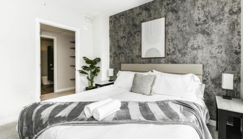 Urban 2BR Oasis with Scenic Rooftop and Gym - Foto 4