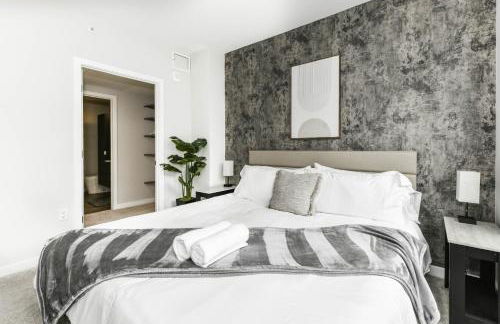 Comfy 2BR Oasis with Scenic Rooftop & Gym - Photo 63