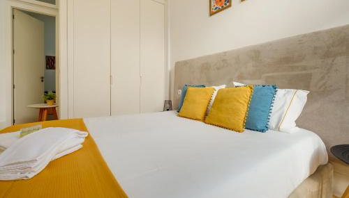 Bright 2bedroom apartment in Bonfim, 2 minutes from Campanhã, Porto city center - Foto 2, wardrobe