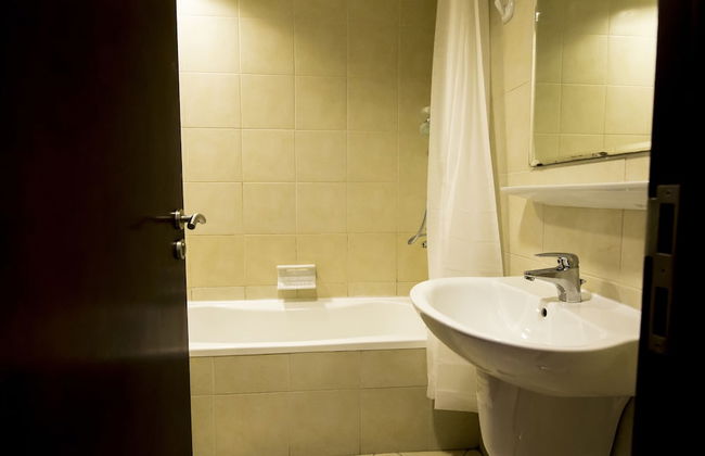 Deluxe Apartment with Lake View - Photo 23